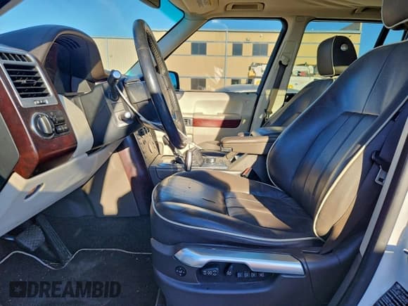 ✅ 2011 Land Rover Range Rover HSE • VIN: SALME1D45BA350025 • Lot: 96766405. Wystawiony na Copart z przebiegiem 199 593 mil. Bezpłatny archiwum sprzedaży aukcyjnych z USA i szczegółowy raport historii pojazdu na DreamBid. Zdjęcie 7.