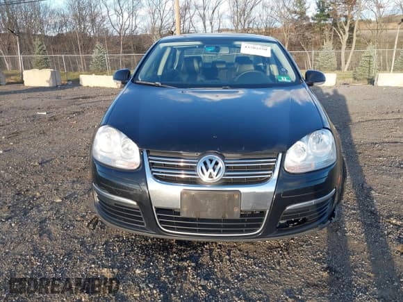 ✅ 2010 Volkswagen Jetta SE • VIN: 3VWRZ7AJXAM158192 • Lot: 43702550. Listed on IAAI with 140,702 mi. Free auction sales archive from the USA and detailed vehicle history report at DreamBid. Image 6.