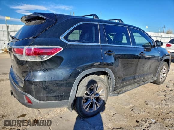 ✅ 2014 Toyota Highlander LE Plus • VIN: 5TDZKRFH6ES016520 • Lot: 94329435. Wystawiony na Copart z przebiegiem 103 252 mil. Bezpłatny archiwum sprzedaży aukcyjnych z USA i szczegółowy raport historii pojazdu na DreamBid. Zdjęcie 3.