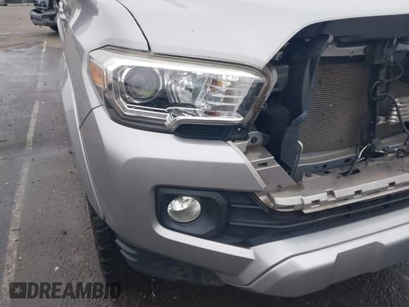 ✅ 2020 Toyota Tacoma SR5 • VIN: 3TMCZ5ANXLM296379 • Lot: 42699808. Listed on IAAI with 39,765 mi. Free auction sales archive from the USA and detailed vehicle history report at DreamBid. Image 20.