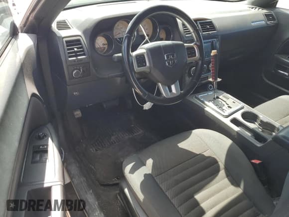 ✅ 2012 Dodge Challenger SXT • VIN: 2C3CDYAG3CH131004 • Lot: 72044844. Wystawiony na Copart z przebiegiem 162 740 mil. Bezpłatny archiwum sprzedaży aukcyjnych z USA i szczegółowy raport historii pojazdu na DreamBid. Zdjęcie 8.