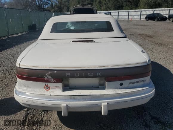 ✅ 1990 Buick Reatta • VIN: 1G4EC33C7LB906610 • Lot: 81840844. Wystawiony na Copart z przebiegiem Nie podano. Bezpłatny archiwum sprzedaży aukcyjnych z USA i szczegółowy raport historii pojazdu na DreamBid. Zdjęcie 6.