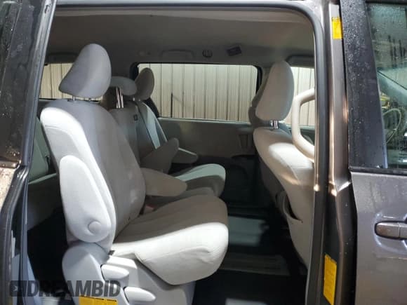 ✅ 2013 Toyota Sienna LE • VIN: 5TDKK3DC8DS378059 • Lot: 92311175. Wystawiony na Copart z przebiegiem 242 192 mil. Bezpłatny archiwum sprzedaży aukcyjnych z USA i szczegółowy raport historii pojazdu na DreamBid. Zdjęcie 11.