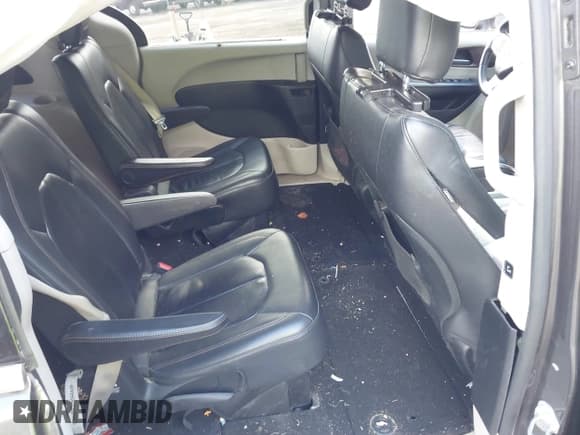 ✅ 2017 Chrysler Pacifica Touring L • VIN: 2C4RC1BG0HR569513 • Lot: 43516945. Listed on IAAI with 149,013 mi. Free auction sales archive from the USA and detailed vehicle history report at DreamBid. Image 8.