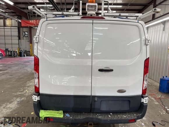 ✅ 2015 Ford Transit Cargo • VIN: 1FTNR1ZM2FKA45204 • Лот: 42304858. Опубликован ранее на IAAI с пробегом 137 661 миль. Бесплатный доступ к архиву аукционных продаж из США и подробный отчёт об истории автомобиля на DreamBid. Изображение 1.