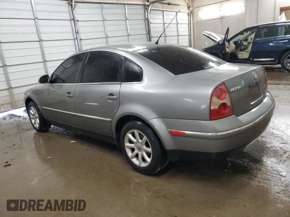 ✅ 2004 Volkswagen Passat GLS • VIN: WVWPE63B94P325761 • Lot: 77181884. Wystawiony na Copart z przebiegiem 233 864 mil. Bezpłatny archiwum sprzedaży aukcyjnych z USA i szczegółowy raport historii pojazdu na DreamBid. Zdjęcie 2.