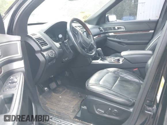 ✅ 2017 Ford Explorer Platinum • VIN: 1FM5K8HT9HGE09190 • Lot: 42034487. Wystawiony na IAAI z przebiegiem 142 629 mil. Bezpłatny archiwum sprzedaży aukcyjnych z USA i szczegółowy raport historii pojazdu na DreamBid. Zdjęcie 5.