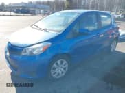 ✅ 2013 Toyota Yaris LE • VIN: JTDKTUD32DD563433 • Lot: 43745320. Wystawiony na IAAI z przebiegiem 165 136 mil. Bezpłatny archiwum sprzedaży aukcyjnych z USA i szczegółowy raport historii pojazdu na DreamBid. Zdjęcie 2.