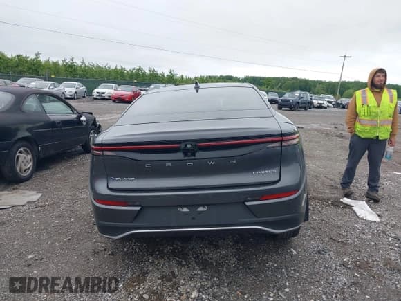 ✅ 2024 Toyota Crown XLE • VIN: JTDAAAAF8R3021149 • Lot: 42225940. Wystawiony na IAAI z przebiegiem 8 526 mil. Bezpłatny archiwum sprzedaży aukcyjnych z USA i szczegółowy raport historii pojazdu na DreamBid. Zdjęcie 16.