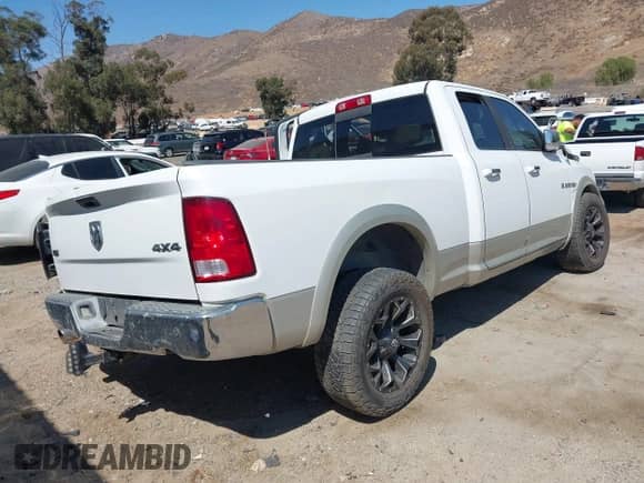 2010 Dodge 1500 Laramie с VIN 1D7RV1GT8AS143028, выставлен на аукционе IAAI как лот 42814344 с пробегом Не указан миль и . История ставок и продаж доступна на DreamBid. Изображение 4.