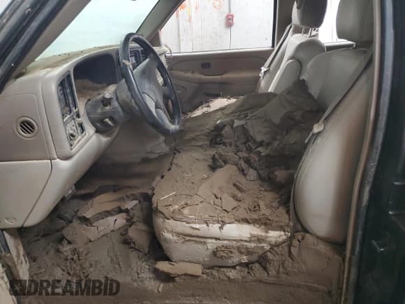 ✅ 2004 GMC Yukon SLE • VIN: 1GKEC13V54R143977 • Lot: 75962344. Wystawiony na Copart z przebiegiem Nie podano. Bezpłatny archiwum sprzedaży aukcyjnych z USA i szczegółowy raport historii pojazdu na DreamBid. Zdjęcie 7.