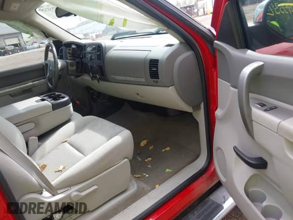 2013 Chevrolet Silverado 1500 LT с VIN 3GCPCSE00DG380842, выставлен на аукционе IAAI как лот 43295532 с пробегом 162 781 миль миль и . История ставок и продаж доступна на DreamBid. Изображение 5.