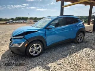 ✅ 2022 Hyundai Kona SEL • VIN: KM8K32AB2NU915715 • Лот: 71932725. Опубликован ранее на Copart с пробегом 30 237 миль. Бесплатный доступ к архиву аукционных продаж из США и подробный отчёт об истории автомобиля на DreamBid. Изображение 1.