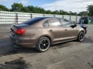 ✅ 2014 Volkswagen Jetta S • VIN: 3VW2K7AJ8EM251045 • Lot: 90817515. Wystawiony na Copart z przebiegiem 126 678 mil. Bezpłatny archiwum sprzedaży aukcyjnych z USA i szczegółowy raport historii pojazdu na DreamBid. Zdjęcie 3.