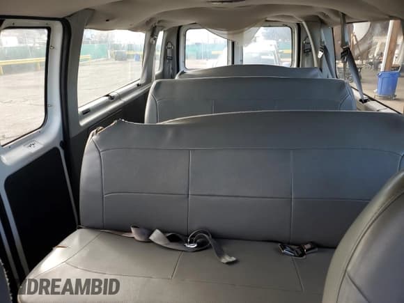 ✅ 2004 Ford Econoline Passenger XL • VIN: 1FBSS31L54HB53305 • Lot: 92125385. Wystawiony na Copart z przebiegiem 138 490 mil. Bezpłatny archiwum sprzedaży aukcyjnych z USA i szczegółowy raport historii pojazdu na DreamBid. Zdjęcie 10.