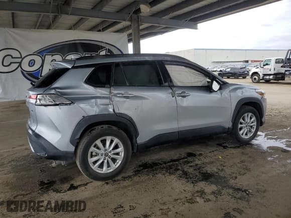 ✅ 2022 Toyota Corolla Cross LE • VIN: 7MUCAAAG4NV001254 • Lot: 70251465. Listed on Copart with 47,164 mi. Free auction sales archive from the USA and detailed vehicle history report at DreamBid. Image 3.