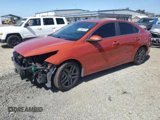 ✅ 2019 Kia Forte EX • VIN: 3KPF54AD1KE084828 • Лот: 81660705. Опубликован ранее на Copart с пробегом 83 706 миль. Бесплатный доступ к архиву аукционных продаж из США и подробный отчёт об истории автомобиля на DreamBid. Изображение 1.