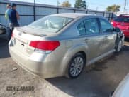 ✅ 2010 Subaru Legacy Limited Moon • VIN: 4S3BMCK65A3225840 • Lot: 43639761. Wystawiony na IAAI z przebiegiem 234 982 mil. Bezpłatny archiwum sprzedaży aukcyjnych z USA i szczegółowy raport historii pojazdu na DreamBid. Zdjęcie 4.