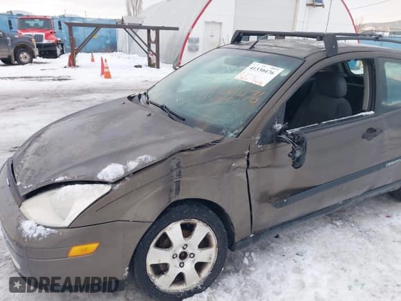 ✅ 2000 Ford Focus ZX3 • VIN: 3FAFP3137YR246156 • Lot: 41330476. Wystawiony na IAAI z przebiegiem 209 212 mil. Bezpłatny archiwum sprzedaży aukcyjnych z USA i szczegółowy raport historii pojazdu na DreamBid. Zdjęcie 6.