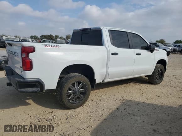 ✅ 2021 Chevrolet Silverado 1500 LT Trail Boss • VIN: 1GCPYFED7MZ279437 • Lot: 86627945. Wystawiony na Copart z przebiegiem 141 252 mil. Bezpłatny archiwum sprzedaży aukcyjnych z USA i szczegółowy raport historii pojazdu na DreamBid. Zdjęcie 3.