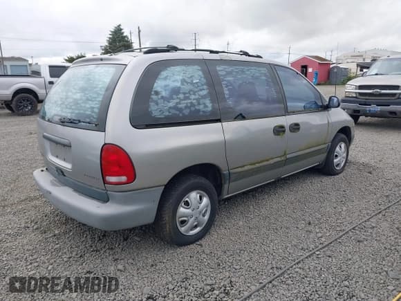 ✅ 1996 Plymouth Voyager SE • VIN: 2P4GP4535TR549431 • Лот: 42531734. Опубликован ранее на IAAI с пробегом 131 014 миль. Бесплатный доступ к архиву аукционных продаж из США и подробный отчёт об истории автомобиля на DreamBid. Изображение 4.