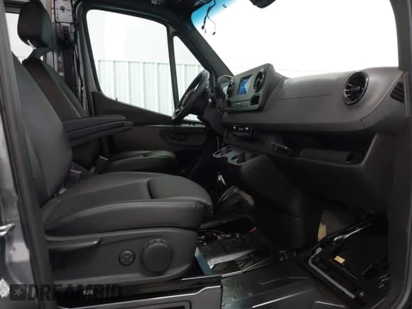 ✅ 2023 Mercedes-Benz Sprinter • VIN: W1Y4NBVY7PT155260 • Lot: 42702784. Wystawiony na IAAI z przebiegiem 15 764 mil. Bezpłatny archiwum sprzedaży aukcyjnych z USA i szczegółowy raport historii pojazdu na DreamBid. Zdjęcie 5.