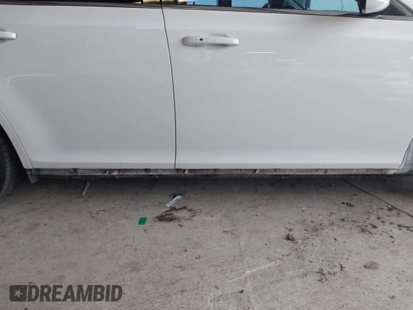 ✅ 2016 Chrysler 300 Anniversary Edition • VIN: 2C3CCAAGXGH220360 • Lot: 43335679. Wystawiony na IAAI z przebiegiem 234 256 mil. Bezpłatny archiwum sprzedaży aukcyjnych z USA i szczegółowy raport historii pojazdu na DreamBid. Zdjęcie 19.