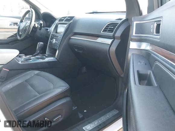 ✅ 2016 Ford Explorer Limited • VIN: 1FM5K8F89GGC20293 • Lot: 41999584. Wystawiony na IAAI z przebiegiem 90 840 mil. Bezpłatny archiwum sprzedaży aukcyjnych z USA i szczegółowy raport historii pojazdu na DreamBid. Zdjęcie 5.