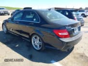 ✅ 2012 Mercedes-Benz C 250 Sport • VIN: WDDGF4HB4CA648004 • Lot: 41891519. Wystawiony na IAAI z przebiegiem 108 076 mil. Bezpłatny archiwum sprzedaży aukcyjnych z USA i szczegółowy raport historii pojazdu na DreamBid. Zdjęcie 3.