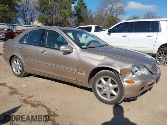 ✅ 2002 Mercedes-Benz C 230/260/280/320 • VIN: WDBRF61J72F180933 • Lot: 41374980. Wystawiony na IAAI z przebiegiem 55 464 mil. Bezpłatny archiwum sprzedaży aukcyjnych z USA i szczegółowy raport historii pojazdu na DreamBid. Zdjęcie 1.