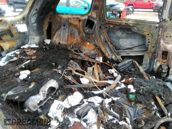 ✅ 2021 Jeep Grand Cherokee Overland • VIN: 1C4RJFCG3MC588271 • Lot: 41561063. Wystawiony na IAAI z przebiegiem Nie podano. Bezpłatny archiwum sprzedaży aukcyjnych z USA i szczegółowy raport historii pojazdu na DreamBid. Zdjęcie 8.