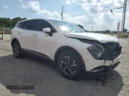 ✅ 2025 Kia Sportage LX • VIN: KNDPU3DGXS7203693 • Лот: 65778935. Опубликован ранее на Copart с пробегом 1 175 миль. Бесплатный доступ к архиву аукционных продаж из США и подробный отчёт об истории автомобиля на DreamBid. Изображение 4.