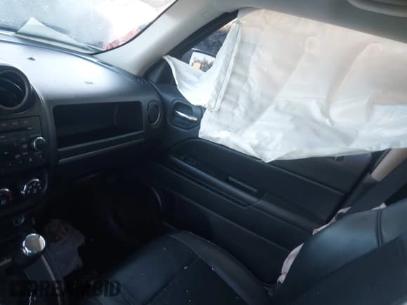 ✅ 2016 Jeep Patriot Sport • VIN: 1C4NJPBB9GD803855 • Lot: 43409705. Wystawiony na IAAI z przebiegiem 116 662 mil. Bezpłatny archiwum sprzedaży aukcyjnych z USA i szczegółowy raport historii pojazdu na DreamBid. Zdjęcie 5.