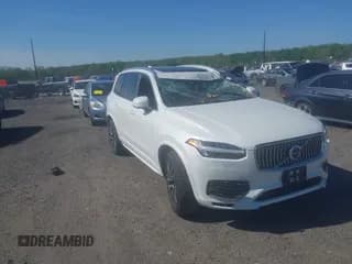 ✅ 2022 Volvo XC90 Momentum • VIN: YV4A22PK2N1781135 • Lot: 42140784. Wystawiony na IAAI z przebiegiem 84 138 mil. Bezpłatny archiwum sprzedaży aukcyjnych z USA i szczegółowy raport historii pojazdu na DreamBid. Zdjęcie 1.