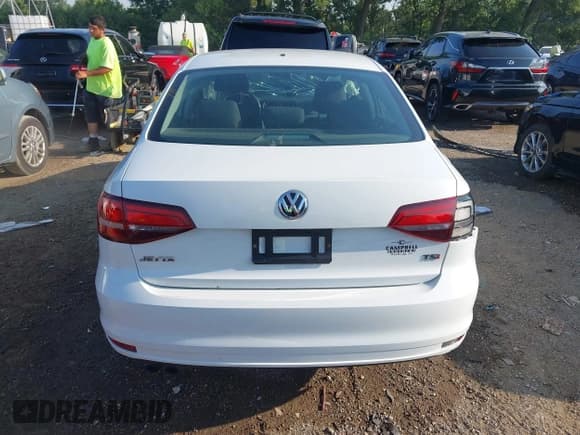 ✅ 2018 Volkswagen Jetta S • VIN: 3VW2B7AJ1JM254511 • Lot: 42791271. Listed on IAAI with 98,904 mi. Free auction sales archive from the USA and detailed vehicle history report at DreamBid. Image 17.