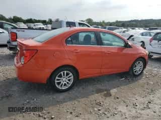 ✅ 2013 Chevrolet Sonic LT • VIN: 1G1JC5SH1D4215891 • Лот: 69057134. Размещён на Copart с пробегом 167 625 миль миль. Получите бесплатный доступ к архиву аукционных продаж из США и посмотрите подробный отчёт об истории автомобиля на DreamBid. Изображение 3.