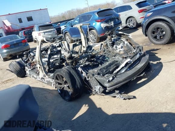 ✅ 2021 Tesla Model S Plaid • VIN: 5YJSA1E68MF455324 • Lot: 41876749. Listed on IAAI with Not provided. Free auction sales archive from the USA and detailed vehicle history report at DreamBid. Image 3.