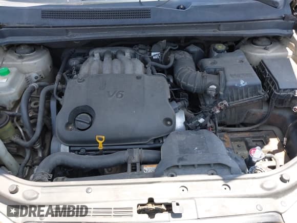 ✅ 2008 Kia Rondo LX • VIN: KNAFG526X87151643 • Lot: 42593118. Wystawiony na IAAI z przebiegiem 228 113 mil. Bezpłatny archiwum sprzedaży aukcyjnych z USA i szczegółowy raport historii pojazdu na DreamBid. Zdjęcie 10.