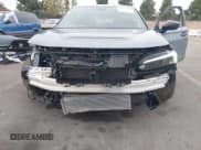 ✅ 2025 Honda Civic Type R • VIN: JHMFL5G49SX002359 • Lot: 43659951. Wystawiony na IAAI z przebiegiem 6 565 mil. Bezpłatny archiwum sprzedaży aukcyjnych z USA i szczegółowy raport historii pojazdu na DreamBid. Zdjęcie 6.