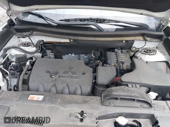 ✅ 2018 Mitsubishi Outlander ES • VIN: JA4AZ3A35JZ049366 • Lot: 42465394. Listed on IAAI with 118,991 mi. Free auction sales archive from the USA and detailed vehicle history report at DreamBid. Image 10.