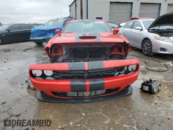 ✅ 2015 Dodge Challenger SRT 392 • VIN: 2C3CDZDJ3FH820820 • Lot: 42527113. Wystawiony na Copart z przebiegiem 77 092 mil. Bezpłatny archiwum sprzedaży aukcyjnych z USA i szczegółowy raport historii pojazdu na DreamBid. Zdjęcie 5.