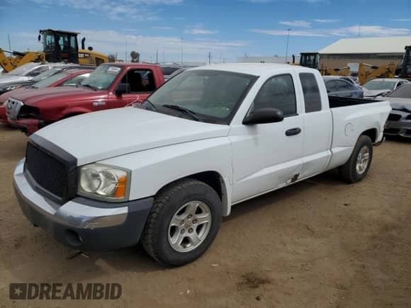 2005 Dodge Dakota SLT with VIN 1D7HW42K35S327369, listed as a Copart auction lot 71760844 with 193,331 mi miles and Salvage title. Bid and sale history available at DreamBid. Image 1.