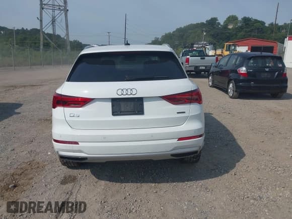 ✅ 2024 Audi Q3 Premium • VIN: WA1AUCF39R1092089 • Lot: 42879687. Listed on IAAI with 13,960 mi. Free auction sales archive from the USA and detailed vehicle history report at DreamBid. Image 17.