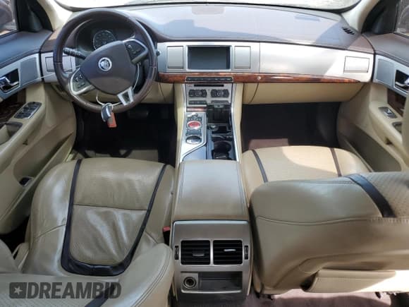 ✅ 2012 Jaguar XF Portfolio • VIN: SAJWA0HB2CLS43312 • Lot: 71286675. Wystawiony na Copart z przebiegiem Nie podano. Bezpłatny archiwum sprzedaży aukcyjnych z USA i szczegółowy raport historii pojazdu na DreamBid. Zdjęcie 8.