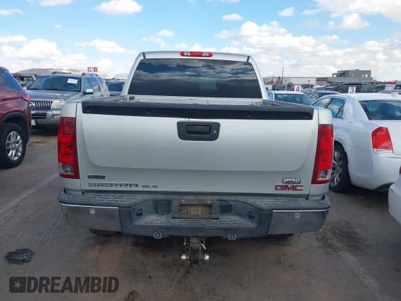 ✅ 2011 GMC Sierra 1500 SLE • VIN: 3GTP1VE01BG177608 • Lot: 43384343. Wystawiony na IAAI z przebiegiem 306 861 mil. Bezpłatny archiwum sprzedaży aukcyjnych z USA i szczegółowy raport historii pojazdu na DreamBid. Zdjęcie 16.