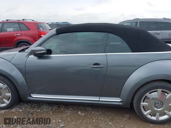 ✅ 2013 Volkswagen Beetle 2.5L • VIN: 3VW5X7ATXDM813283 • Lot: 42489711. Wystawiony na IAAI z przebiegiem 69 821 mil. Bezpłatny archiwum sprzedaży aukcyjnych z USA i szczegółowy raport historii pojazdu na DreamBid. Zdjęcie 14.