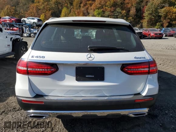 ✅ 2023 Mercedes-Benz E 450 • VIN: W1KZH6AB7PB110339 • Лот: 49433785. Опубликован ранее на Copart с пробегом Не указан. Бесплатный доступ к архиву аукционных продаж из США и подробный отчёт об истории автомобиля на DreamBid. Изображение 6.