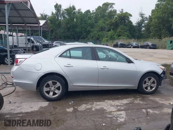 2016 Chevrolet Malibu LS z VIN 1G11B5SA9GF115925, wystawiony jako IAAI lot #43315728 z przebiegiem 108 708 mil mil oraz . Historia ofert i sprzedaży dostępna na DreamBid. Obrazek 14.