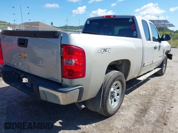 ✅ 2009 Chevrolet Silverado 1500 Work Truck • VIN: 1GCEK19C79Z267213 • Lot: 43074567. Listed on IAAI with 69,082 mi. Free auction sales archive from the USA and detailed vehicle history report at DreamBid. Image 4.