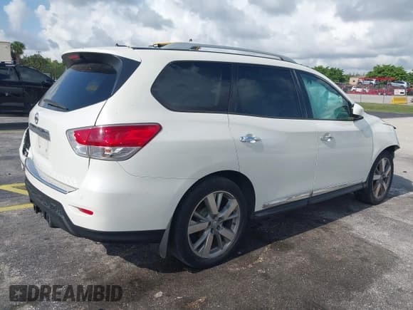✅ 2015 Nissan Pathfinder S • VIN: 5N1AR2MN0FC621947 • Lot: 42370234. Listed on IAAI with 109,510 mi. Free auction sales archive from the USA and detailed vehicle history report at DreamBid. Image 4.